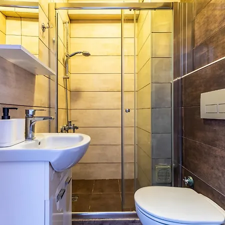 Convenient Flat 10 Min To Taksim And Citys Mall