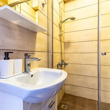 Convenient Flat 10 Min To Taksim And Citys Mall